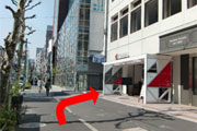 京セラさんのビルを通り過ぎて、一つ目の路地を右に曲がります。