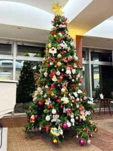 クリスマスの飾りつけを行いました